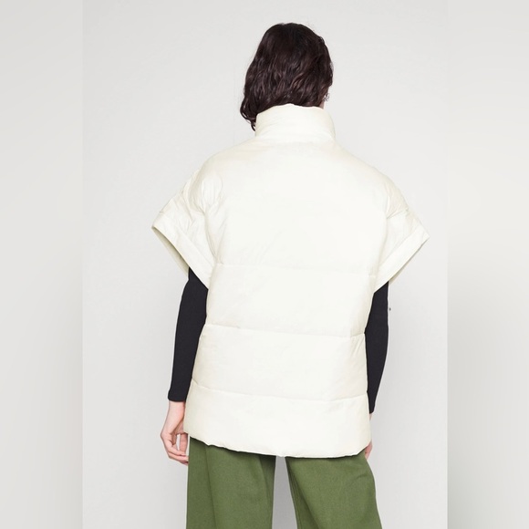 NEW UGG - Sydnee Reversible Puffer Vest - Picture 5 of 16